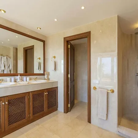 Lavish With Saltwater Pool Villa *