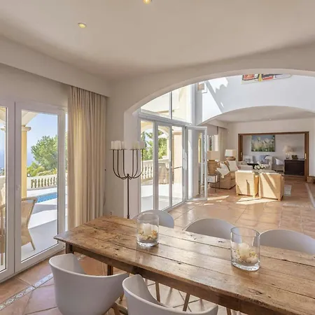Lavish With Saltwater Pool Andraitx