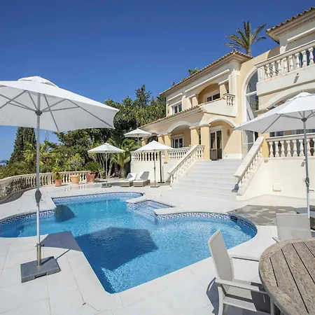 Lavish With Saltwater Pool